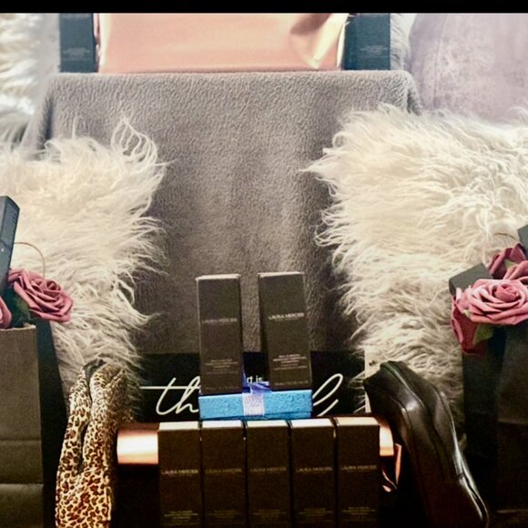 Colors below LAURA MERCIER REAL FLAWLESS WEIGHTLESS PERFECTING FOUNDATION - Picture 12 of 12